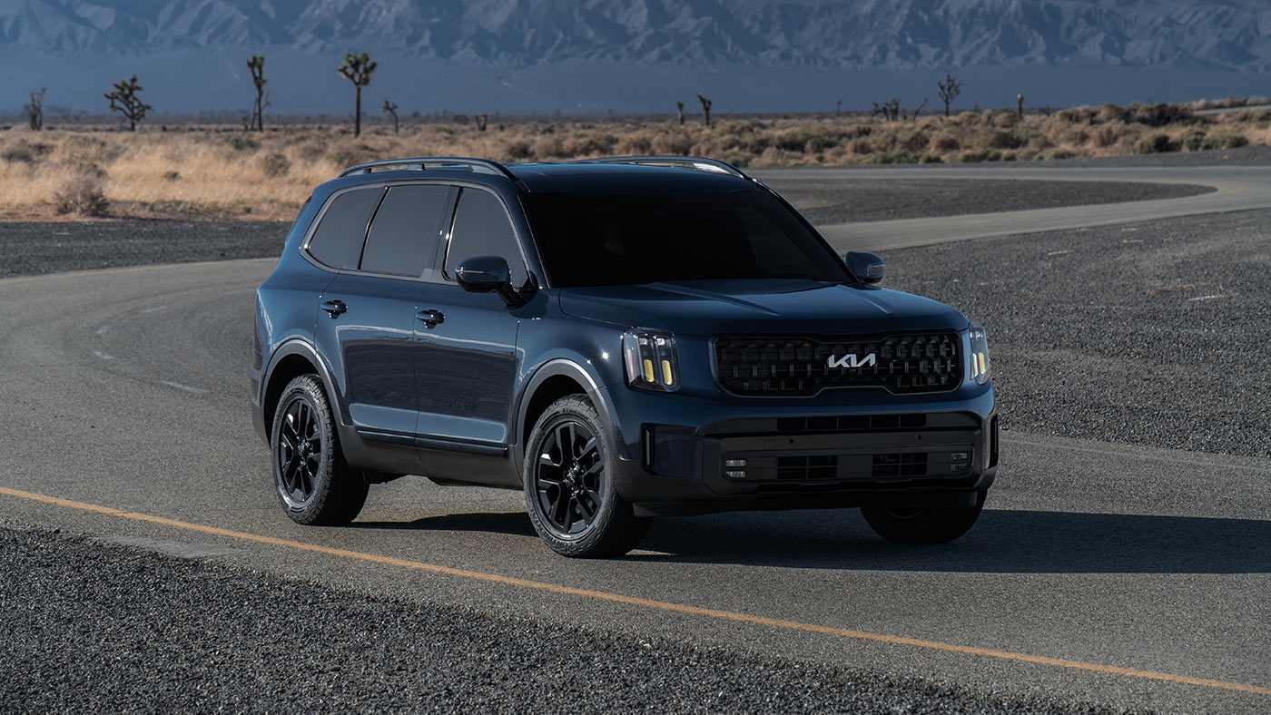 Vue 3/4 avant du Kia Telluride 2025 sur la route.