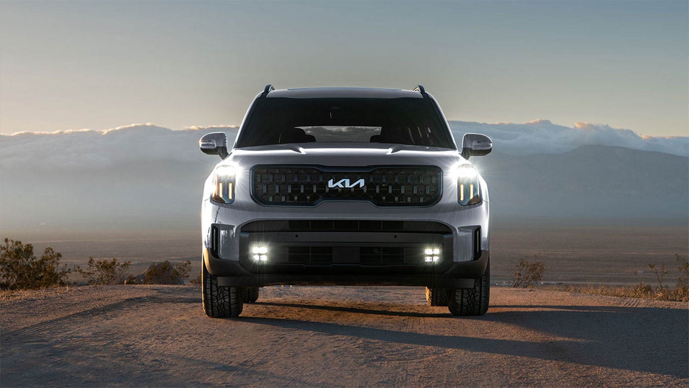 Vue avant du Kia Telluride 2025 à l'extérieur.