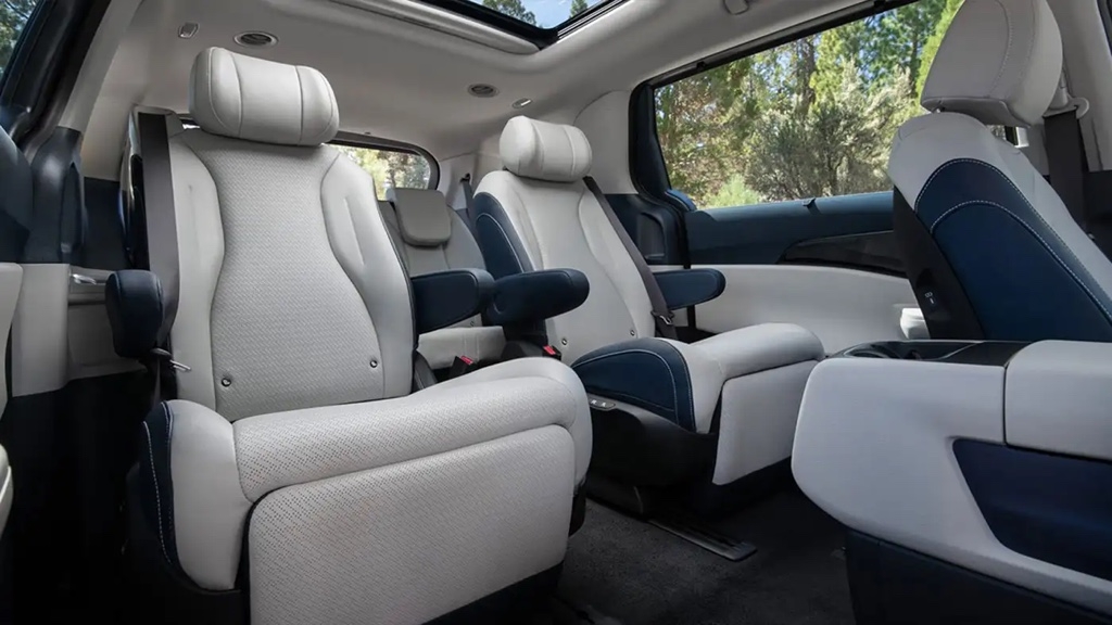 Banquette de 2e rangée amovible du Kia Carnival 2025.